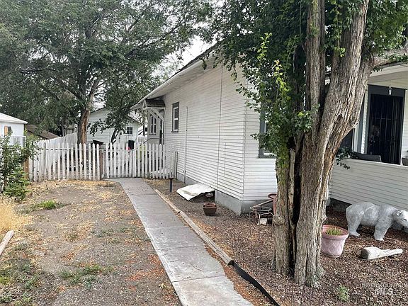 3rd image of 527 9th Ave N