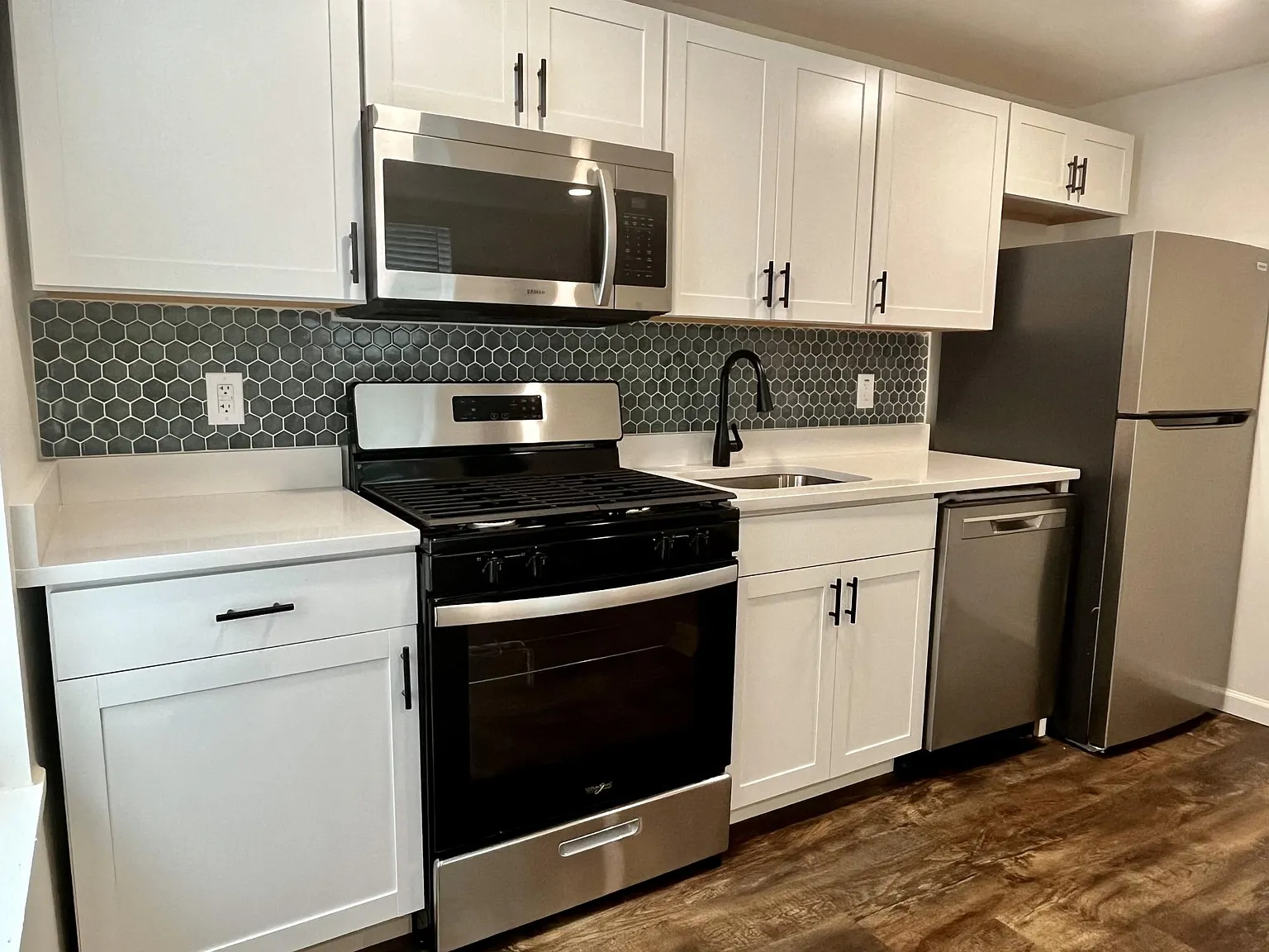 301 Lea St photo 1