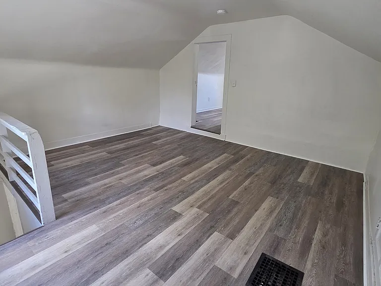 1045 Pittsburgh Ave — Photo 13