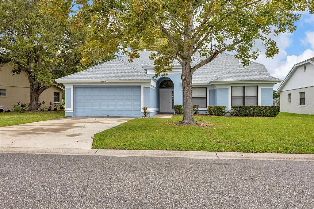 3 bed, 2.0 bath, 1582 sqft, $2,385 — Photo 1