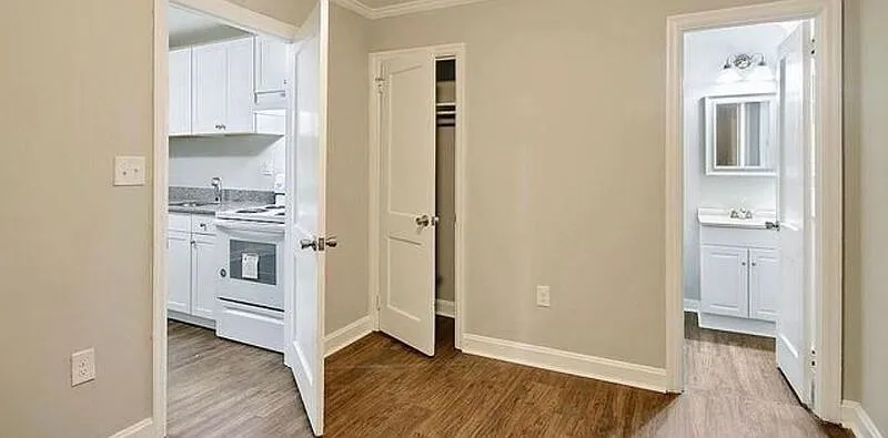 1 bed, 1.0 bath, 650 sqft, $895 — Photo 2