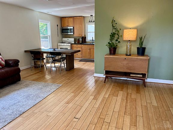 3rd image of 6539 Rainbow Ln