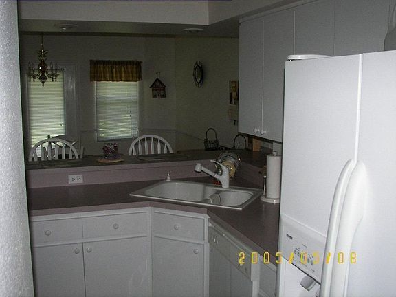 large kitchen fully equiped