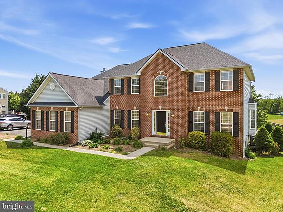 3rd image of 300 Spruce Hill Way