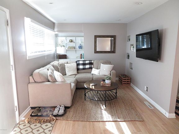 3rd image of 2717 Wendell Ave