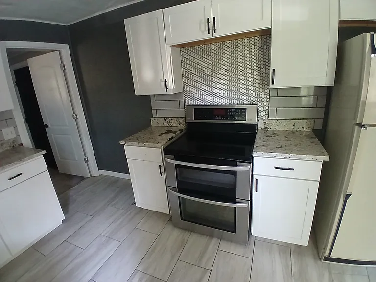 122 Hansford St — Photo 4