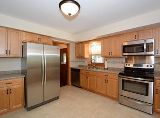 W151N8303 Thomas Dr, Menomonee Falls, WI 53051