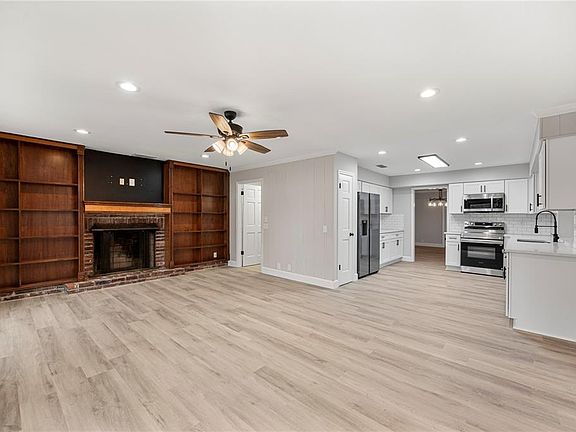 5th image of 241 Greenfield Rd