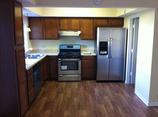 1684 College Green Dr, Elgin, IL 60123
