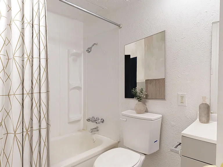 L ABRI APARTMENTS — Photo 11