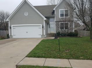 1125 SE Country Ln, Lees Summit, MO 64081