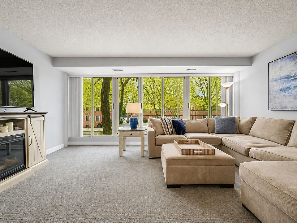2555 Gross Point Rd APT 202, Evanston, IL 60201 | Zillow