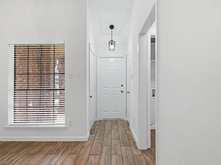 3636 Country Club Dr W — Photo 5