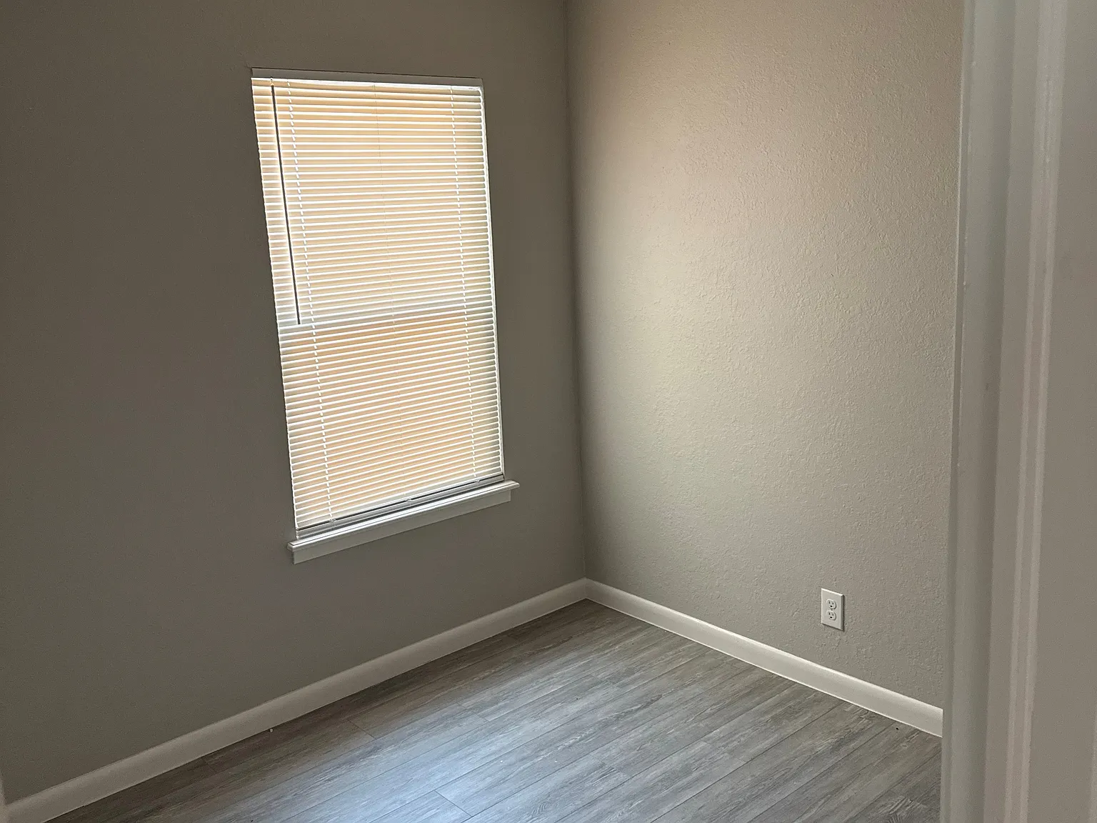 3 bed, 1214 sqft, $1,300 — Photo 2