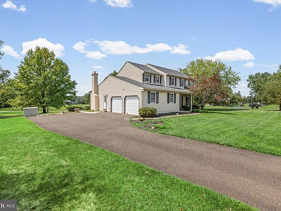 3rd image of 2395 Greensward Rd N