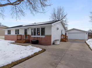 205 Minors Dr, Palo, IA 52324