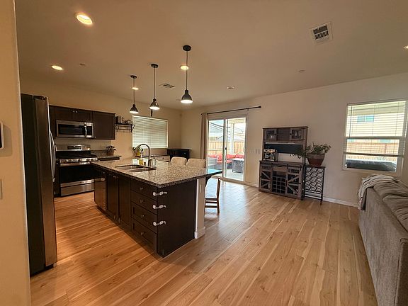 2nd image of 2825 La Calle Sabio Ave