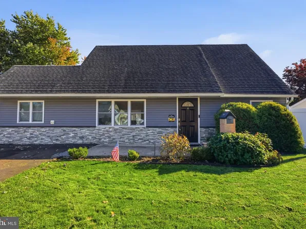 26 E Ln, Levittown, PA 19054