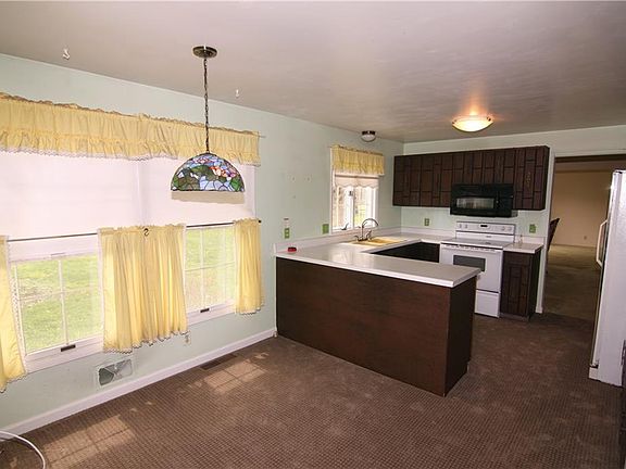 4th image of 43 Charter Oaks Dr