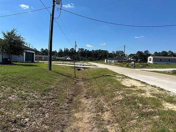 3rd image of 1025 Exotic Pine St
