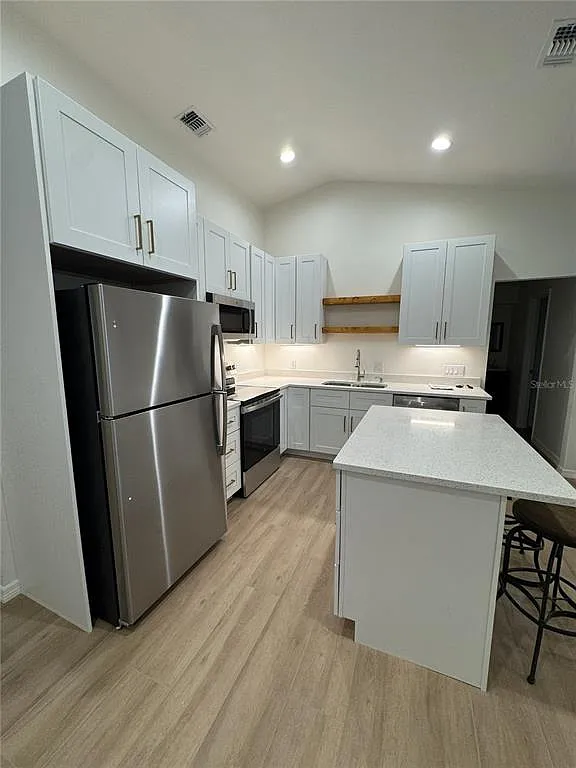 3 bed, 2.0 bath, 1297 sqft, $3,000 — Photo 4