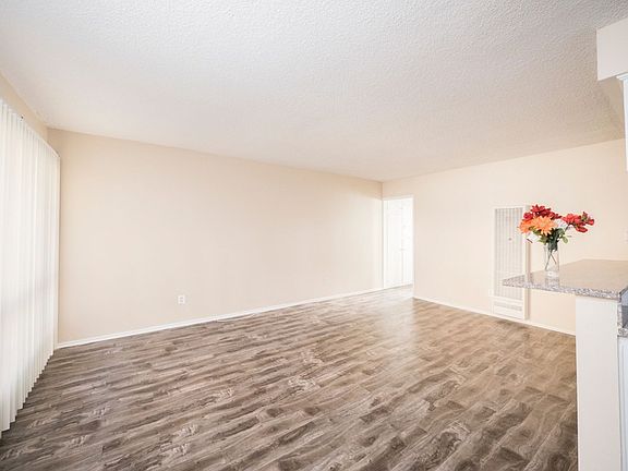5th image of 817 S Saint Andrews Pl #80101