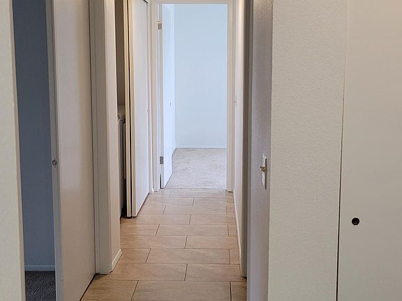 2nd image of 10922 NE 34th Pl APT 1