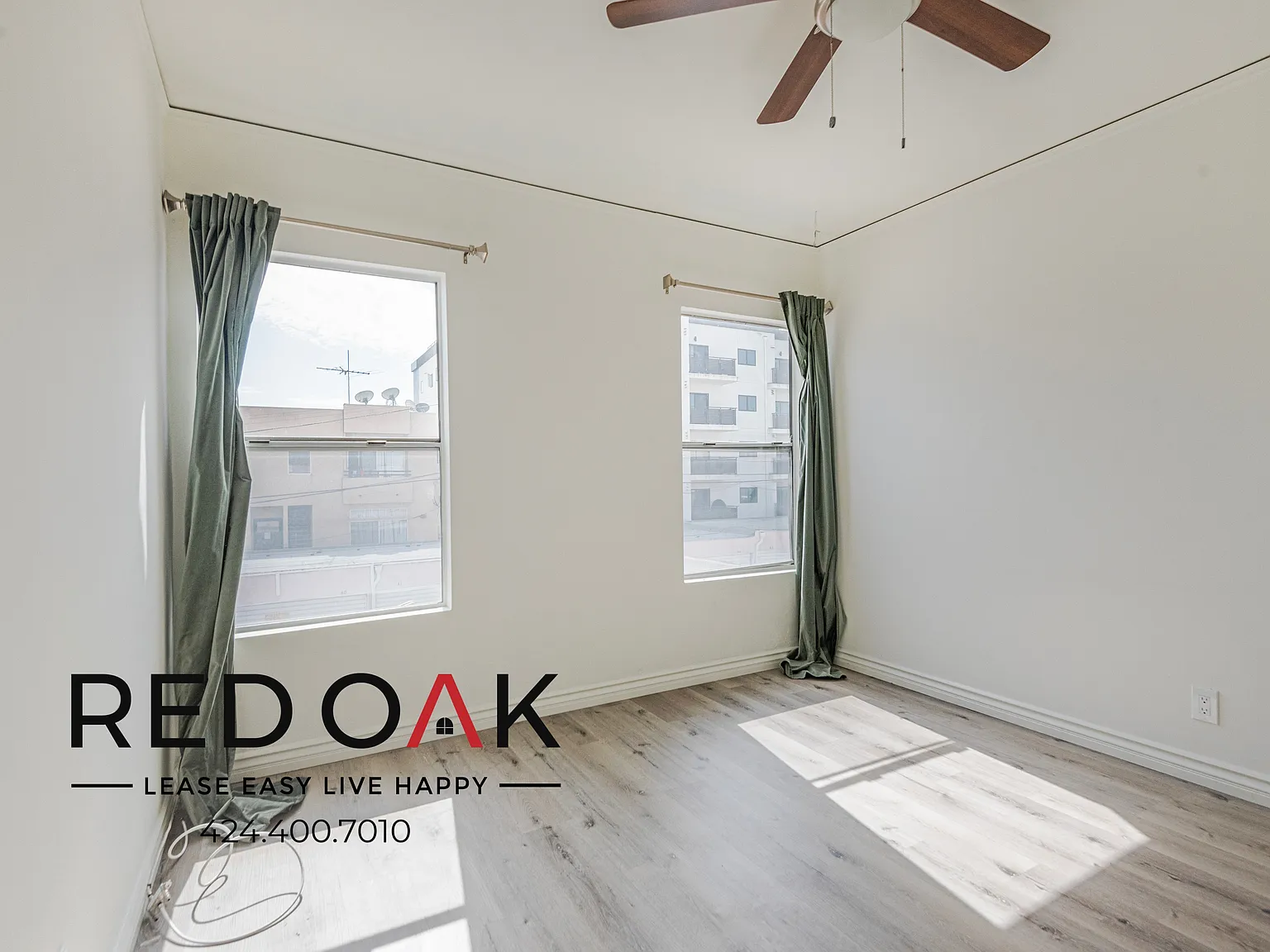 Spacious and Bright One Bedroom Featuring Eat-In Kitchen and On-Site Laundry ~ In PRIME Los Angeles! — Photo 3