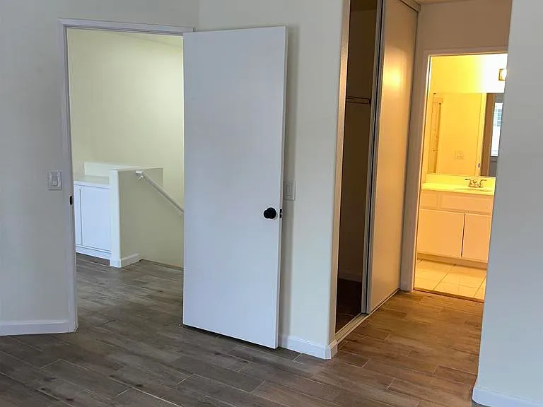 420 Sanibelle Cir #100 — Photo 2