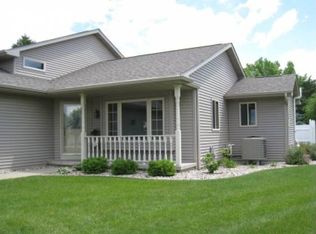 2723 Oakdale Ct, Oshkosh, WI 54904