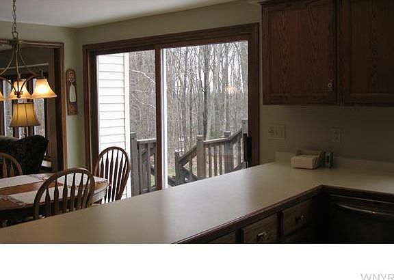 5th image of 15 Squire Dr