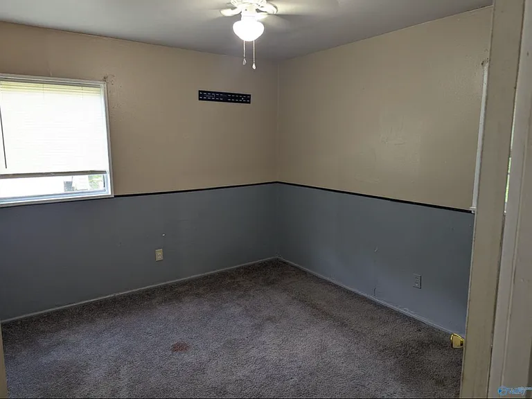 204 Carolyn Ln — Photo 5