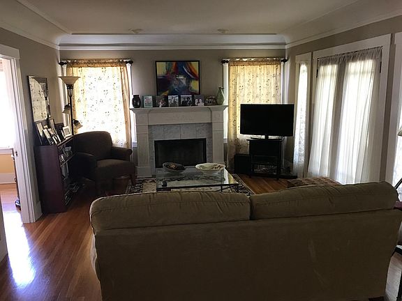 4th image of 1359 Mariposa Ave