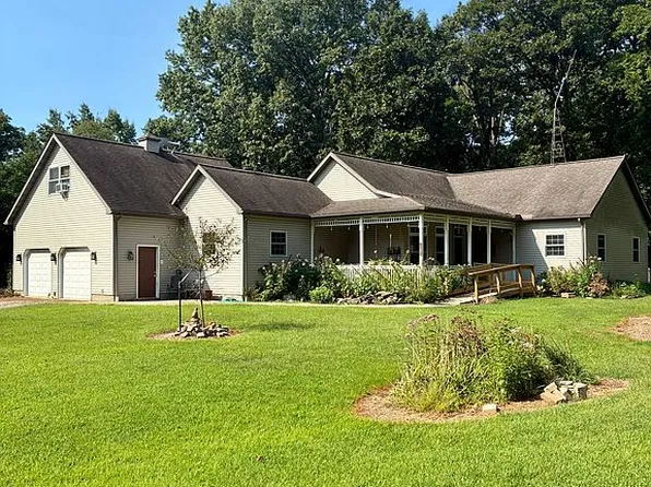 1963 Shook Ln, Centralia, IL 62801