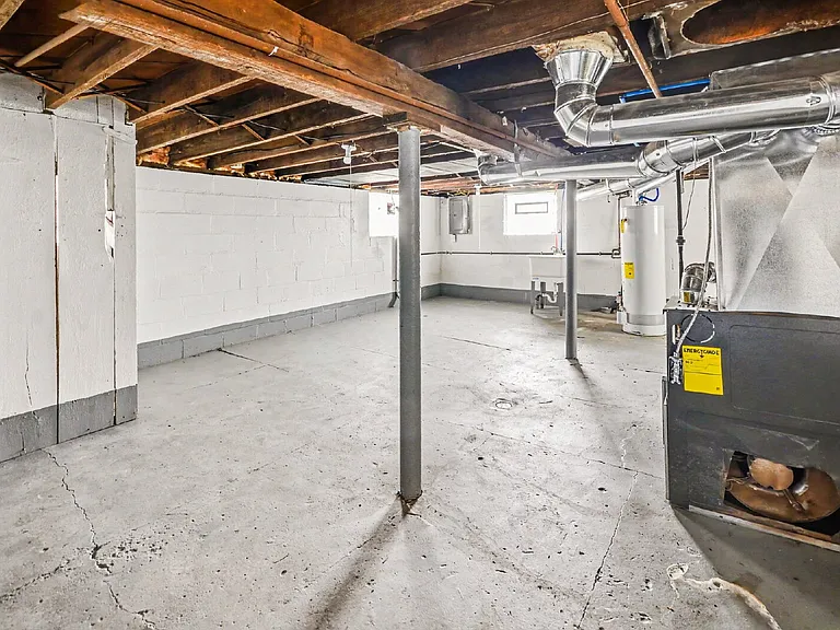 242 Ferris St — Photo 14