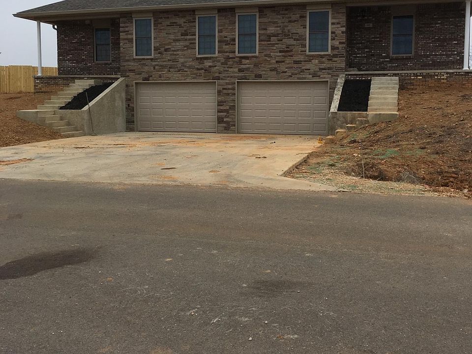 1st image of 114 Wood Ln #114