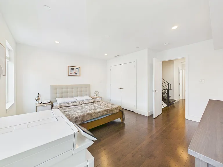 1335 S Garnet St — Photo 49