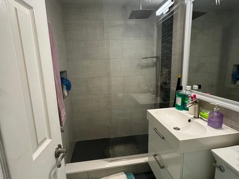 211 Bradford Ave — Photo 2