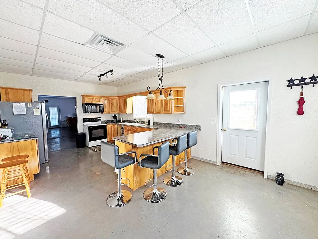2 bed, 2.0 bath, 1700 sqft, $1,800 — Photo 3