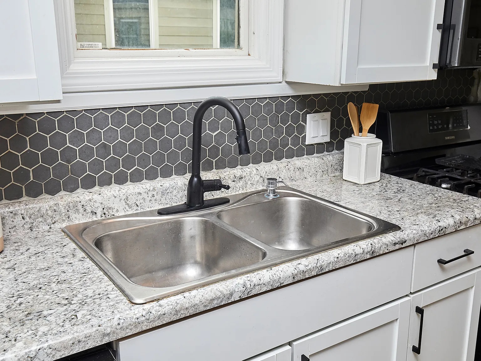 1 bed, 807 sqft, $1,200 — Photo 4