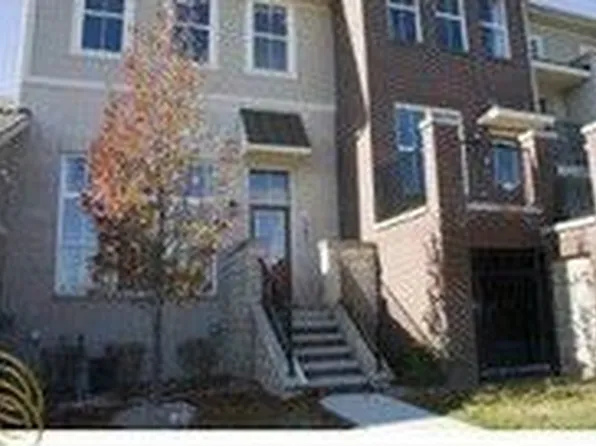 1382 Fieldcrest Dr #1, Waterford, MI 48327