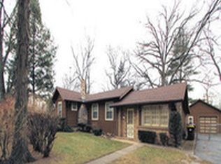 348 Hickory Dr, Crystal Lake, IL 60014