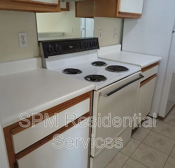 717 Varsity Dr — Photo 4