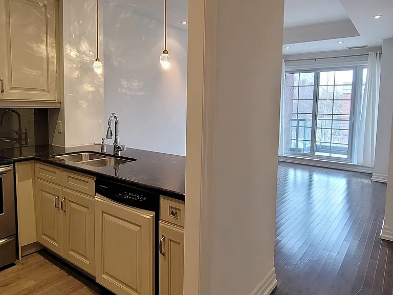 21 Burkebrook Pl #338 — Photo 10