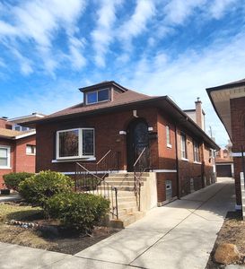 7227 S Bennett Ave, Chicago, IL, 60649