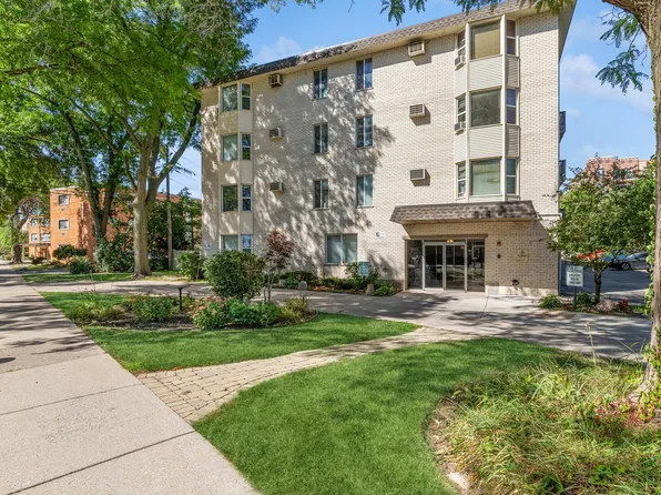 8232 Niles Center Rd APT 410, Skokie, IL 60077