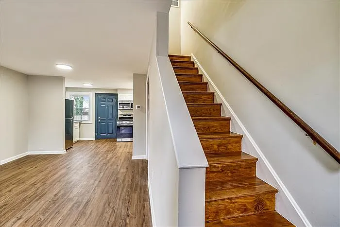 2 bed, 864 sqft, $2,000 — Photo 2