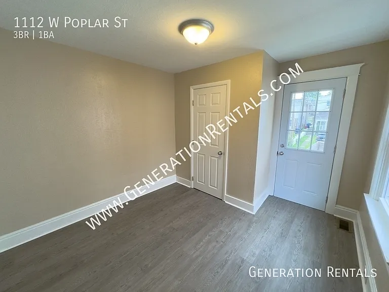 1112 W Poplar St — Photo 14