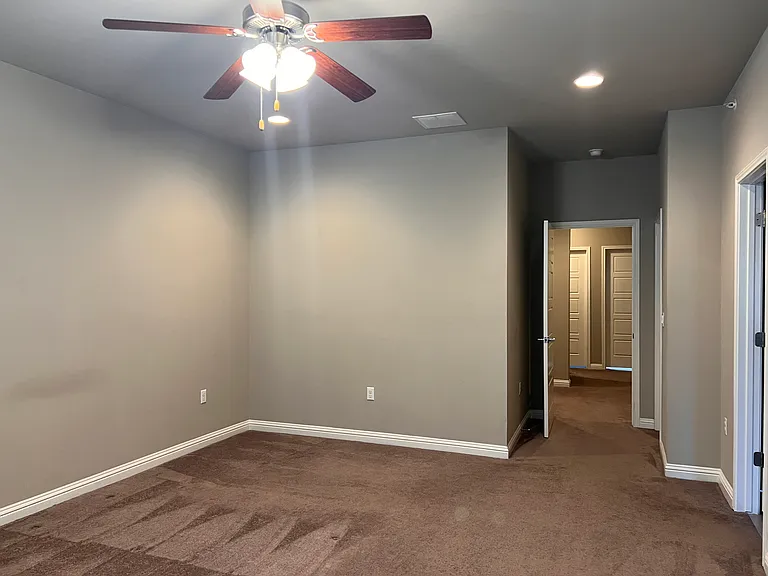 13800 Lyndhurst St — Photo 14