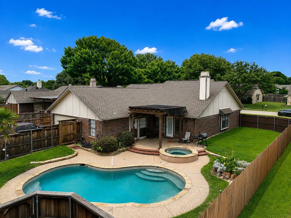 1st image of 1308 Mullins Dr